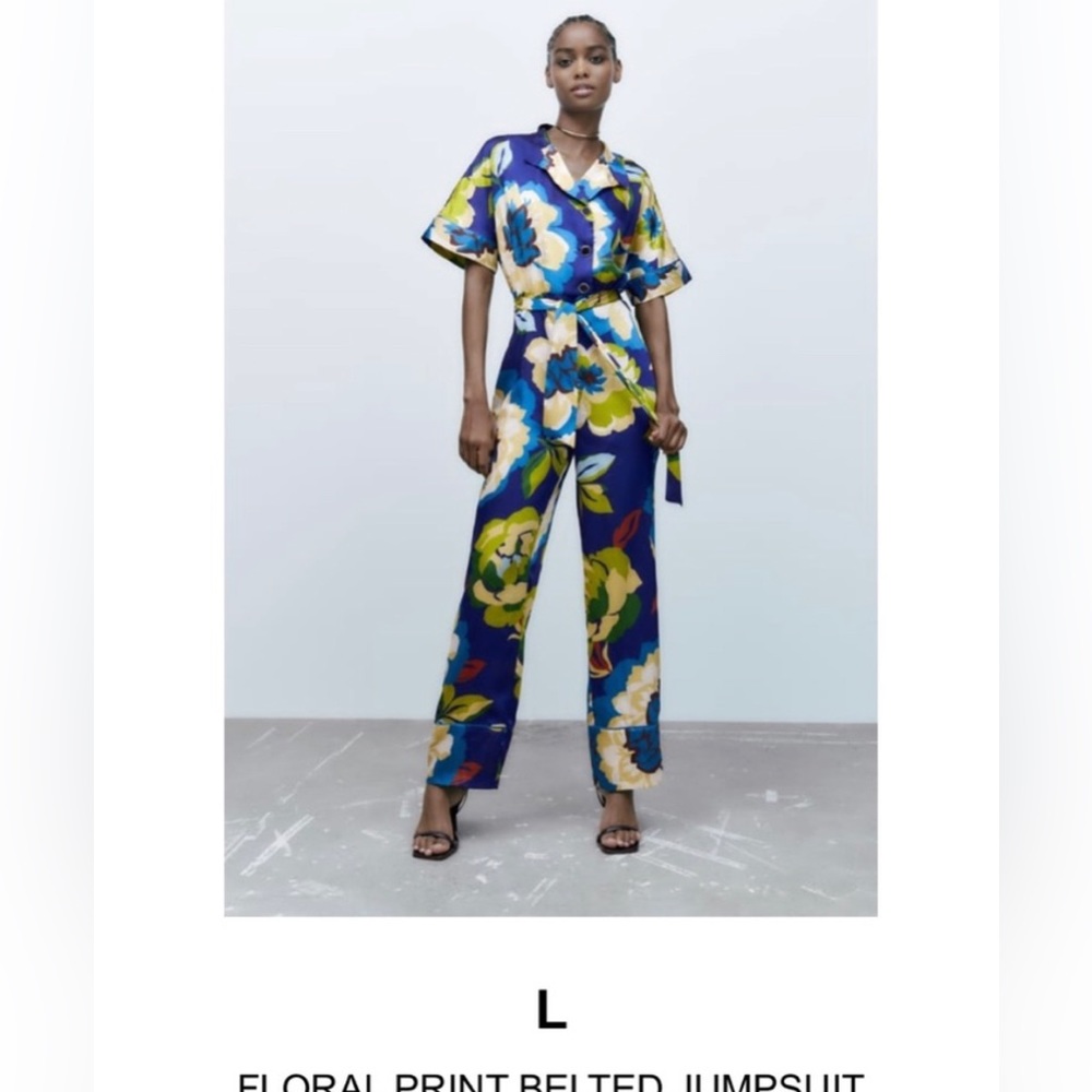 Zara multicolor satin jumpsuit with short sleeves, collar and belt.